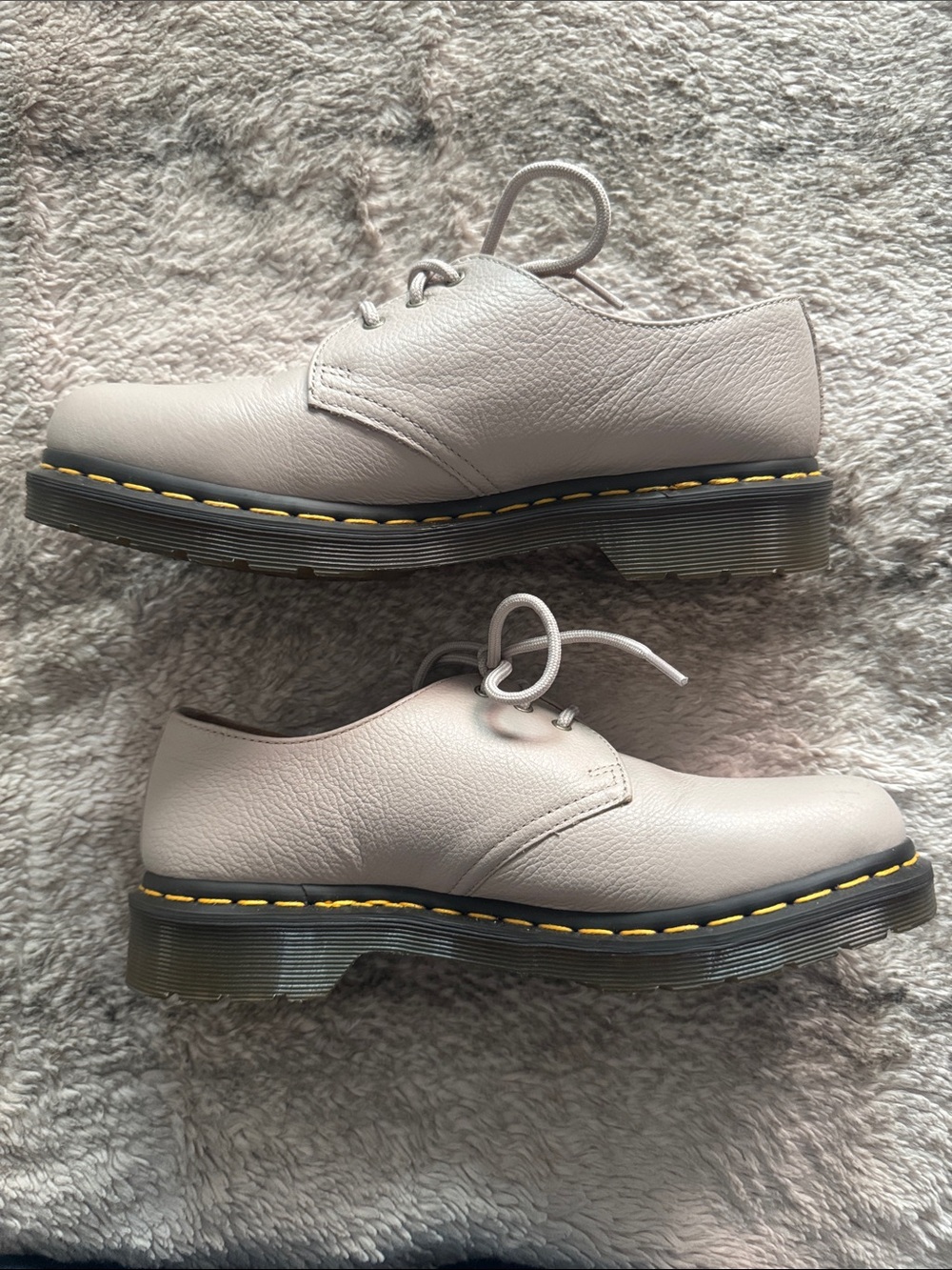 Dr. Martens Cream Leather 3-Eye Derby Shoes - Picture 3 of 6